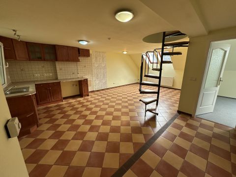 Kiadó Lakás 2120 Dunakeszi , Bulcsú utca 2.