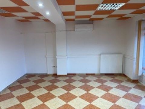Kiadó Üzlethelyiség 2730 Albertirsa 