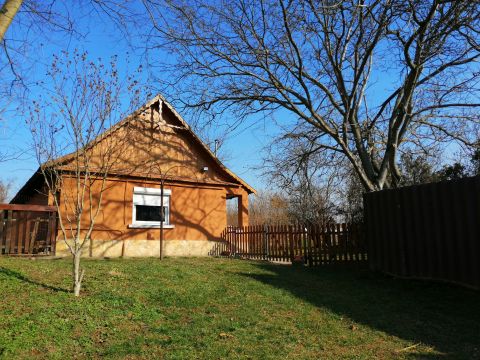 Eladó Ház 2214 Pánd , Pánd központjában, FELÚJÍTOTT két szobás ház eladó