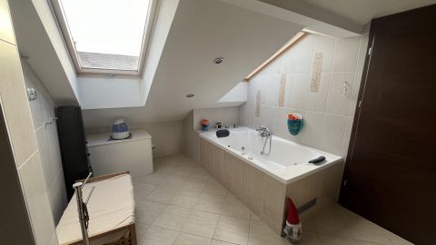 Eladó Ház 1038 Budapest 3. kerület , Békásmegyer kedvelt részén 
