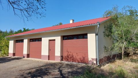 Eladó Ház 2713 Csemő Nyugalmas életvitelt kereső családoknak! 