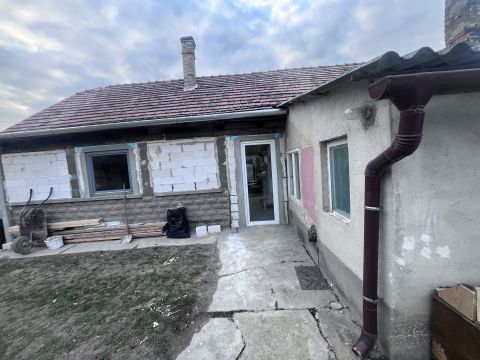 Eladó Ház 2424 Előszállás 