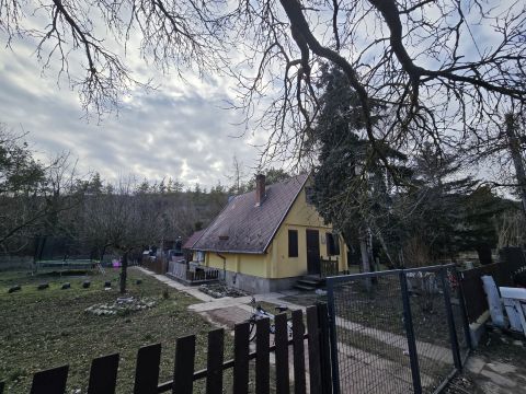 Eladó Ház 8044 Kincsesbánya Csendes zsákutcában, saroktelken hangulatos kis ház