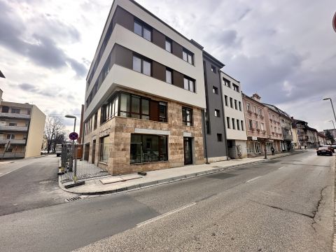Eladó Lakás 8900 Zalaegerszeg Belvárosi, tavasszal költözhető, első emeleti