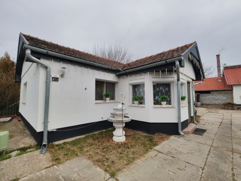 Eladó Ház 2338 Áporka 
