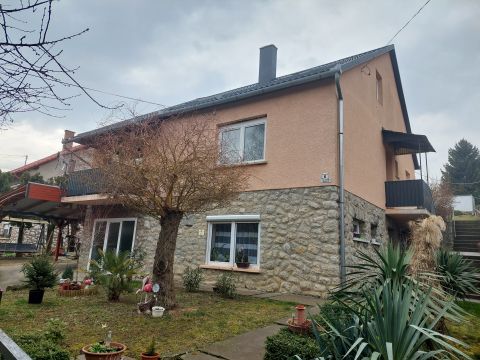 Eladó Ház 7150 Bonyhád , Zöldövezeti többgenerációs otthon