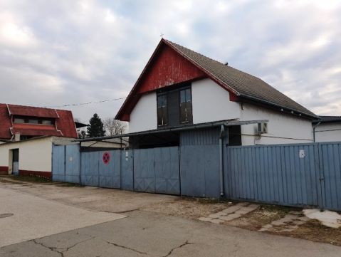 Eladó Ház 2131 Göd , Göd központi részén autószerelő műhely, telephely