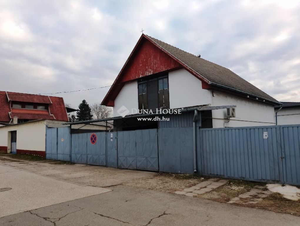2131 Göd , Göd központi részén autószerelő műhely, telephely — 1/18