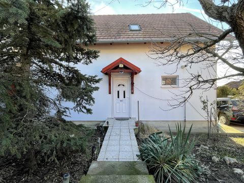 Eladó Ház 2162 Őrbottyán , Zsákutcában elhelyezkedő, panorámás kétgenerációs ház eladó!