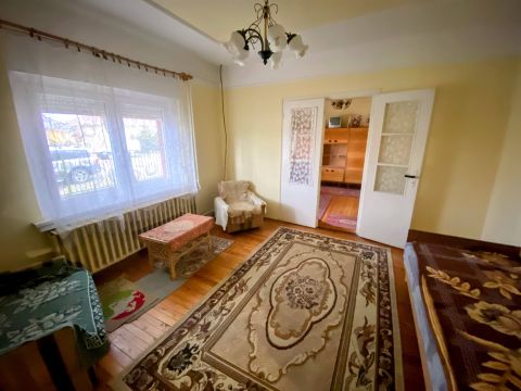 Eladó Ház 6035 Ballószög Kádárkocka ház, átlagos állapotban, nagyon jó helyen