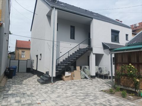 Eladó Lakás 7623 Pécs Teljes körűen felújított,tégla lakás - bérlővel!
