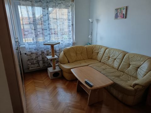Eladó Ház 2200 Monor , Monor nyugodt, mégis belvároshoz közeli utcájában.