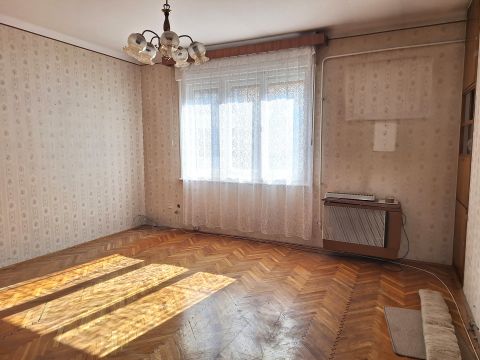 Eladó Lakás 6000 Kecskemét , BELVÁROSBAN 3 SZOBÁS LAKÁS!!! NAGY TERASSZAL!!! SAJÁT TÁROLÓ