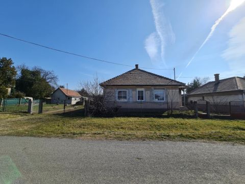 Eladó Ház 2451 Ercsi Bethlen Gábor utca és Rózsa utca sarok