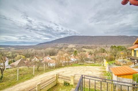 Eladó Ház 2098 Pilisszentkereszt , Természet védelmi övezet mellett örök panorámás családi ház