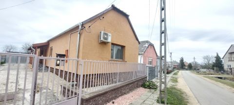 Eladó Ház 2858 Császár 