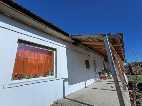 Eladó Ház 2711 Tápiószentmárton Tápiószentmárton  vízmű közelében 2 szobás  ház eladó
