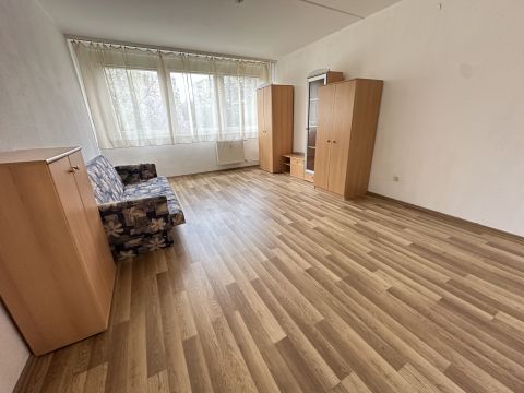 Eladó Lakás 1105 Budapest 10. kerület , Újhegyi lakótelepen, panelprogramos házban, garzon lakás!