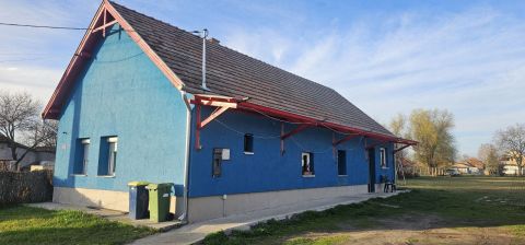 Eladó Ház 2200 Monor , Ceglédi út