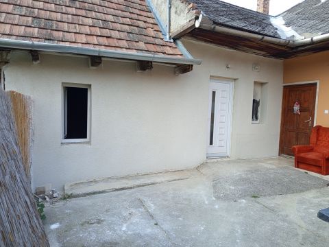 Eladó Ház 2073 Tök 