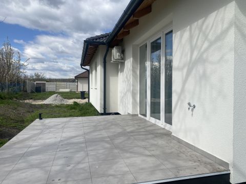 Kiadó Ház 9143 Enese 