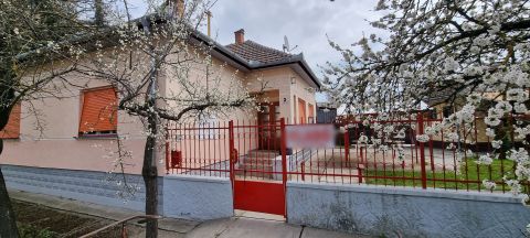 Eladó Ház 5474 Tiszasas , Kétrendbeli lakhatásra/üzletcélű ingatlan