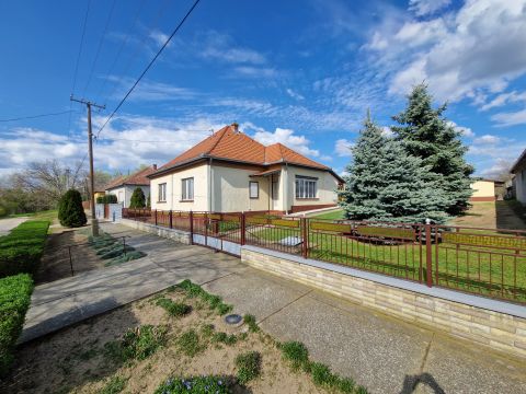 Eladó Ház 6527 Nagybaracska , Csendes helyen