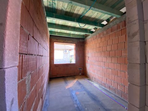 Eladó Lakás 2163 Vácrátót 