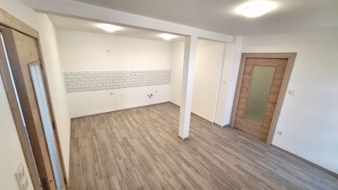Eladó Lakás 2730 Albertirsa , Azonnal költözhető lakás, közel a vasútállomáshoz!!