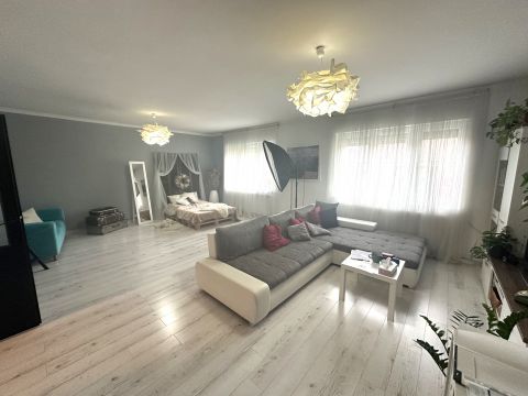Eladó Lakás 6000 Kecskemét 