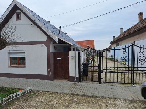 Eladó Ház 2060 Bicske 