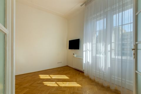 Kiadó Lakás 1113 Budapest 11. kerület Feneketlen Tónál 3 szobás 2 erkélyes,2 fürdőszobás lakás