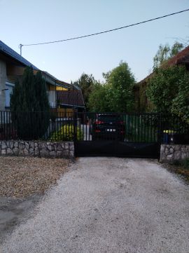 Eladó Ház 2200 Monor orvosi rendelő