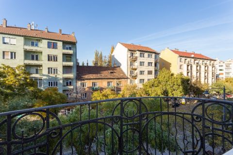 Eladó Lakás 1115 Budapest 11. kerület Felújított, bútorozott-gépesített lakás a Kosztolányinál. 2.