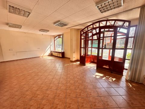 Kiadó Üzlethelyiség 8900 Zalaegerszeg , Belváros, azonnal költözhető