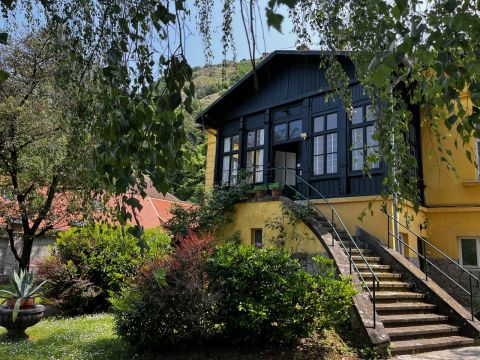 Eladó Lakás 2025 Visegrád , Visegrádon, századfordulós villalakás, panorámával a várra!