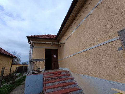 Eladó Ház 2364 Ócsa Ócsán központ közelében 110nm-es tégla ház eladó