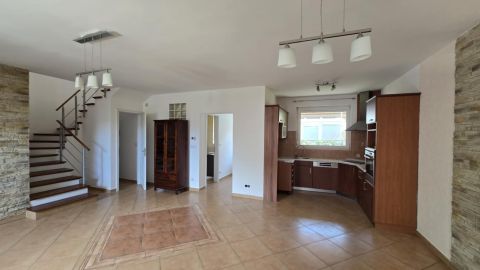 Kiadó Ház 4033 Debrecen , Felújított családi ház kiadó a Kincseshegy városrészben