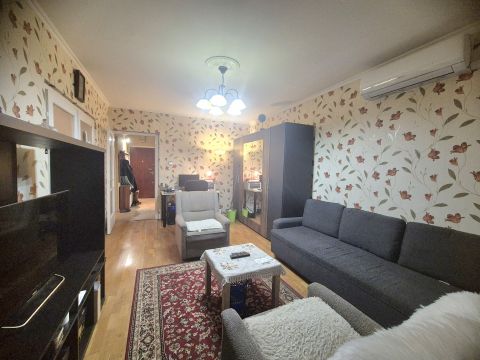 Eladó Lakás 1039 Budapest 3. kerület , Panelprogramos házban 2 szoba+2loggiás panorámás lakás ELADÓ