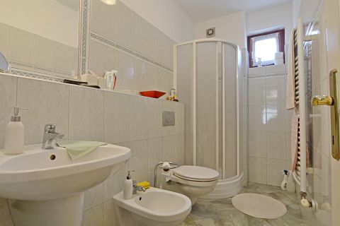 Eladó Ház 6100 Kiskunfélegyháza Belvárosi nappali + 4 szobás mediterrán ház, hangulatos kert