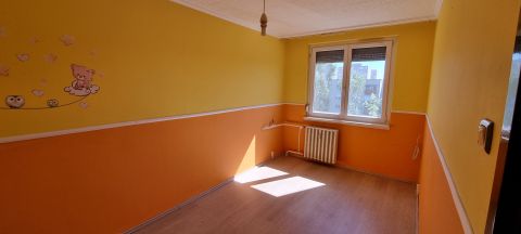 Eladó Lakás 6100 Kiskunfélegyháza Petőfi lakótelepen azonnal költözhető két szobás lakás!