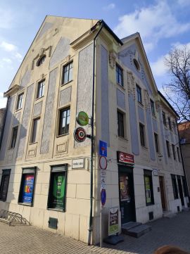 Eladó Lakás 9400 Sopron , Várkerület: Festő közi parkolónál, tőbbcélúvá alakítható....