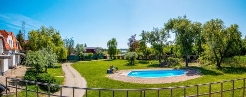 Eladó Lakás 2481 Velence Frissen felújított, vízparttól 70 méter, terasz, autóbeállók