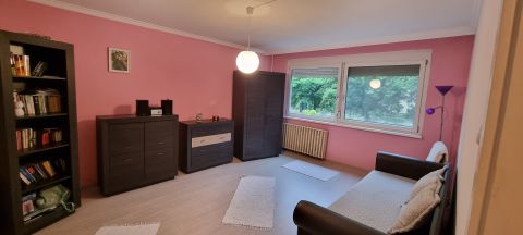 Kiadó Lakás 6000 Kecskemét , REZSIVEL AZ ÁRBAN,első emeleti lakás 