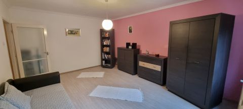 Kiadó Lakás 6000 Kecskemét REZSIVEL AZ ÁRBAN,első emeleti lakás 
