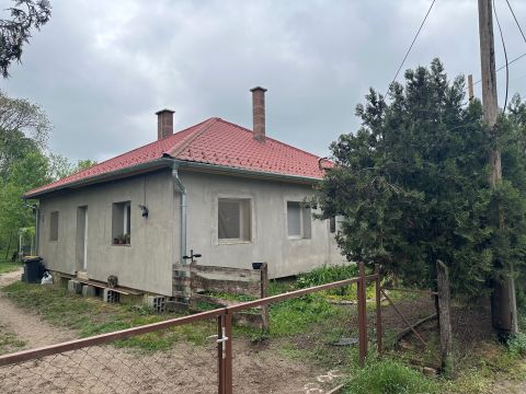 Eladó Ház 2376 Hernád , Csendes utcában