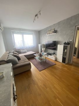 Eladó Lakás 1042 Budapest 4. kerület , Világos, 3 szobás, klímás panel lakás parkra néző kilátással