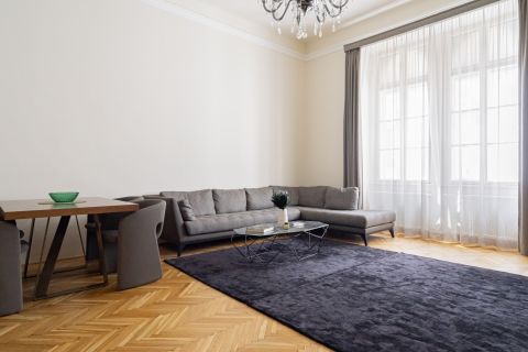 Eladó Lakás 1051 Budapest 5. kerület Felújított lakás a Vörösmarty téren