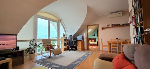 Eladó Lakás 8000 Székesfehérvár , Panorámás, kiváló állapotú, nappali+3 hálószoba