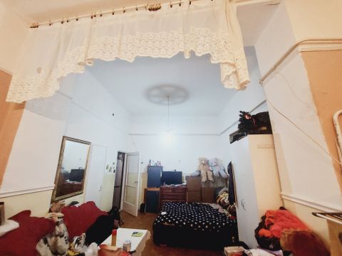 Eladó Lakás 1086 Budapest 8. kerület , 2 SZOBA+HALLOSSÁ ALAKÍTHATÓ LAKÁS A TELEKI TÉRNÉL!